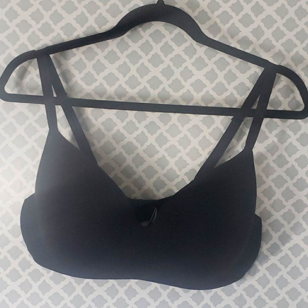Victoria's Secret t-shirt lightly lined wireless bra